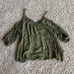 Boutique Flowy Off the Should Top